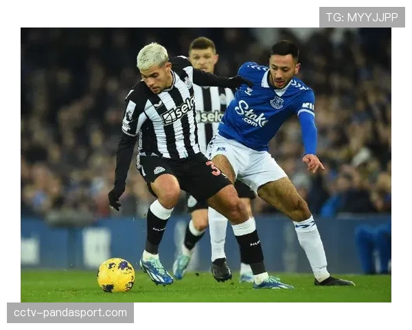 英超实时：纽卡斯尔联半场3-0领先埃弗顿